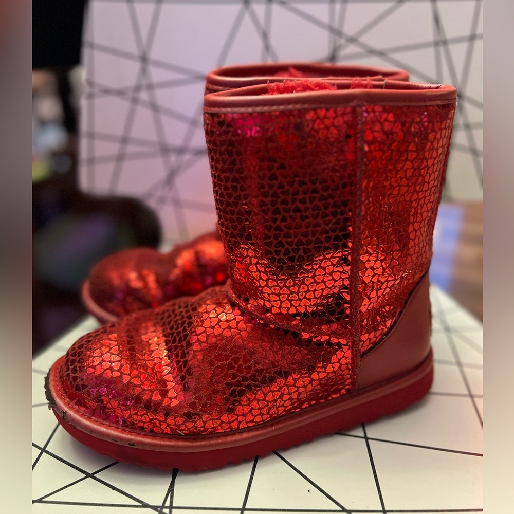 Uggs Classic Gel hearts red metallic sz 4